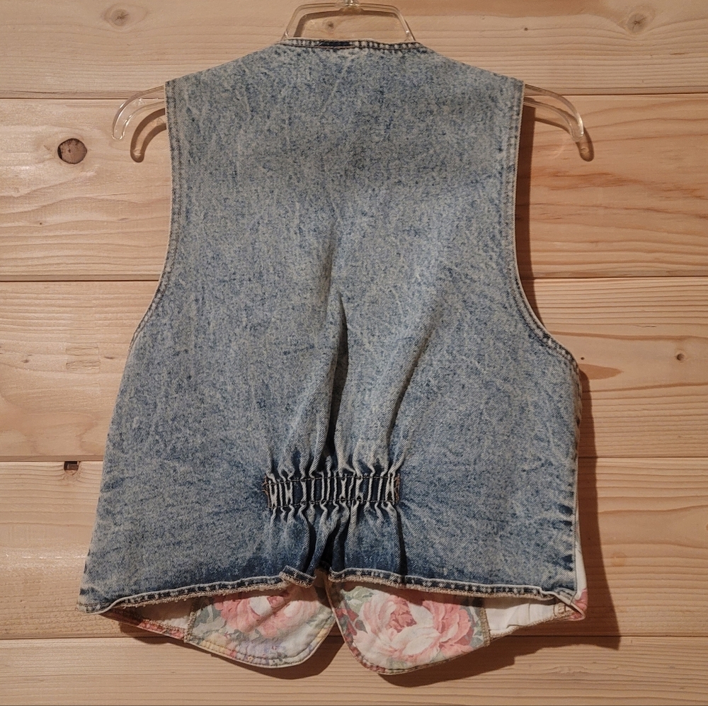 Zena Floral Pastel Cotton Vest in Pink, Blue, Cream - Picture 2 of 4